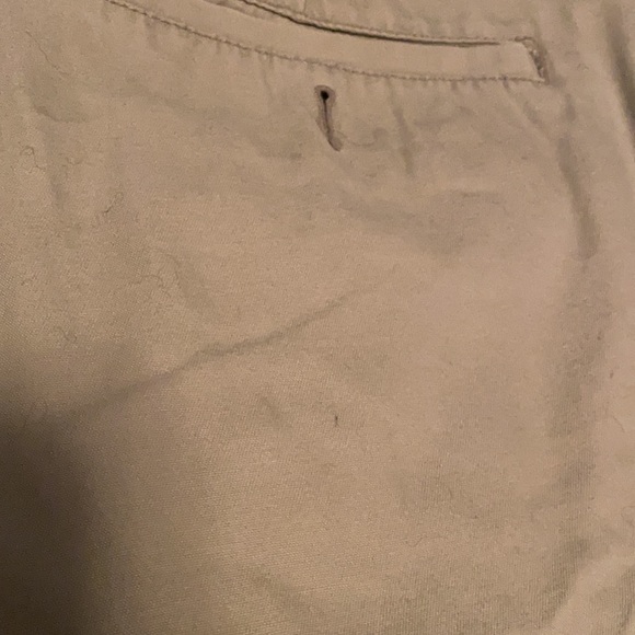Old Navy Men’s Khaki Shorts - Picture 3 of 4